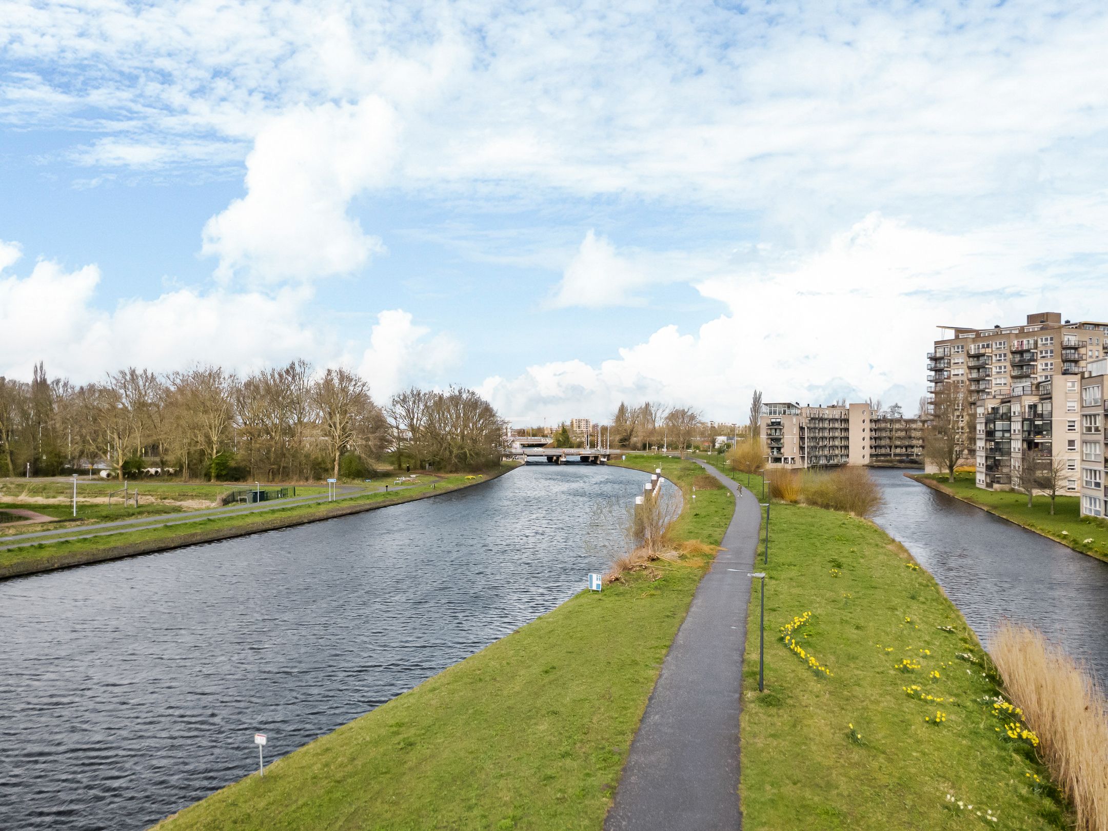 Spacious corner apartment with unobstructed water and green views in Leiden — 33
