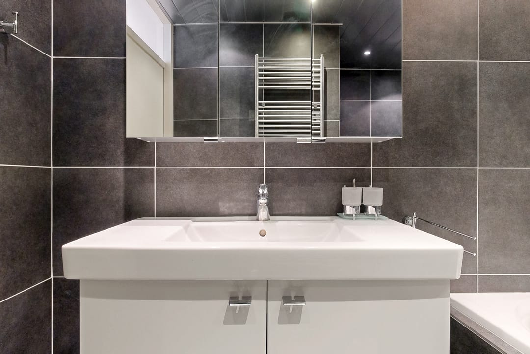 Spacious corner apartment with unobstructed water and green views in Leiden — 23