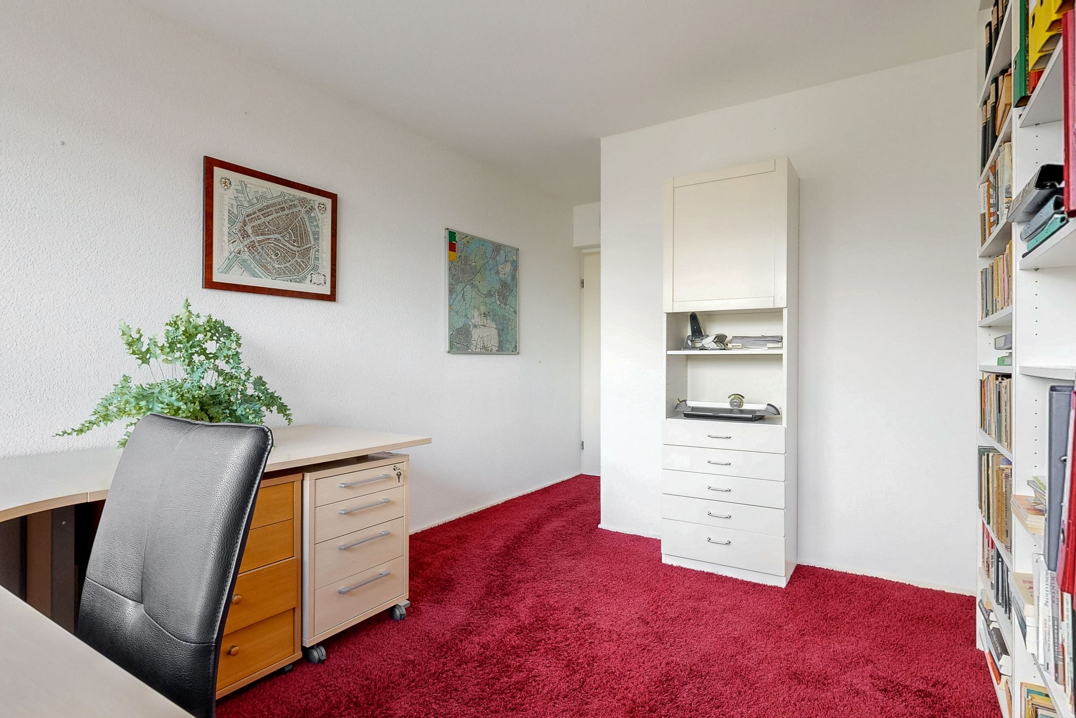 Spacious corner apartment with unobstructed water and green views in Leiden — 21