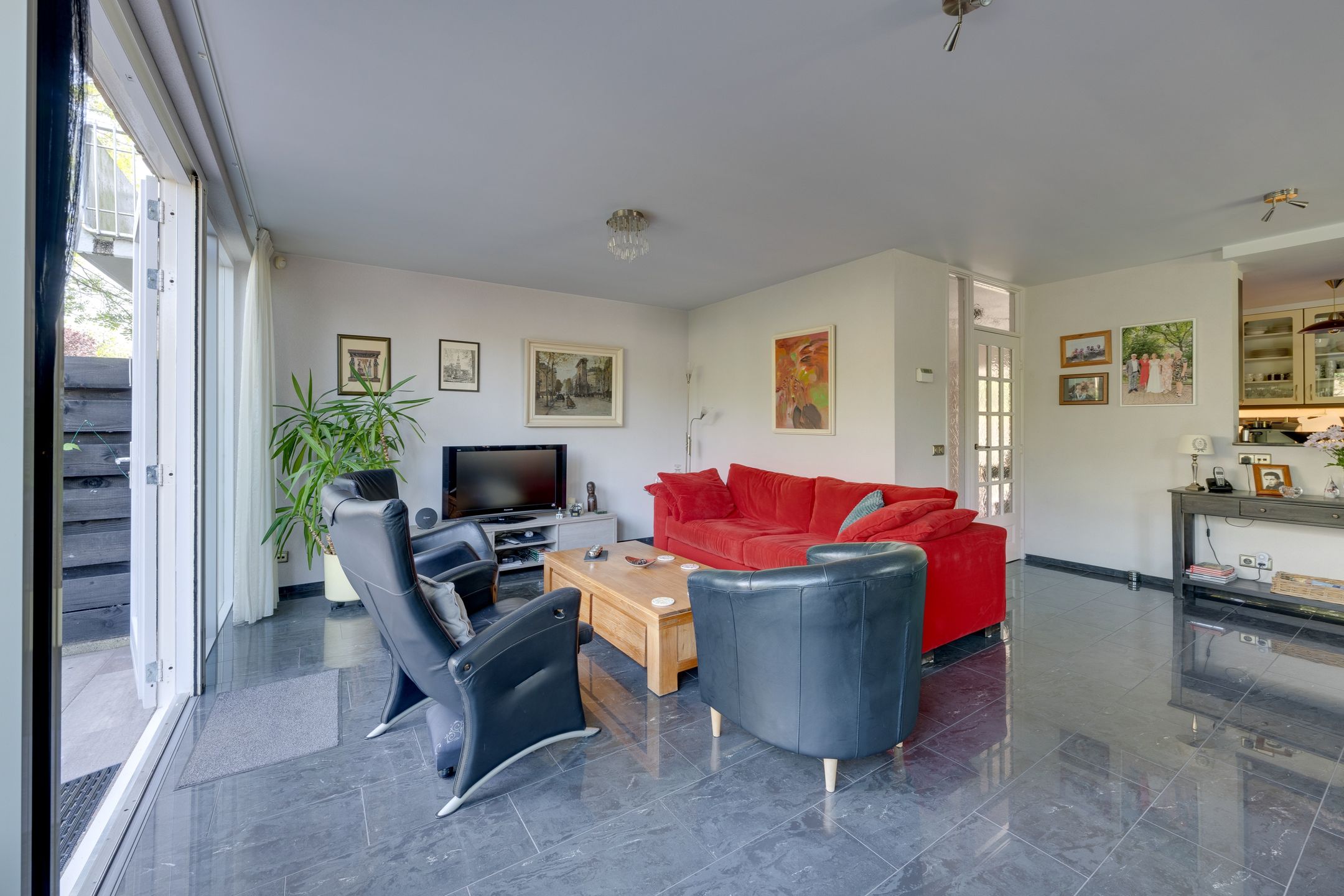 Spacious Corner Family Home in Green Zaandam Neighborhood — 14