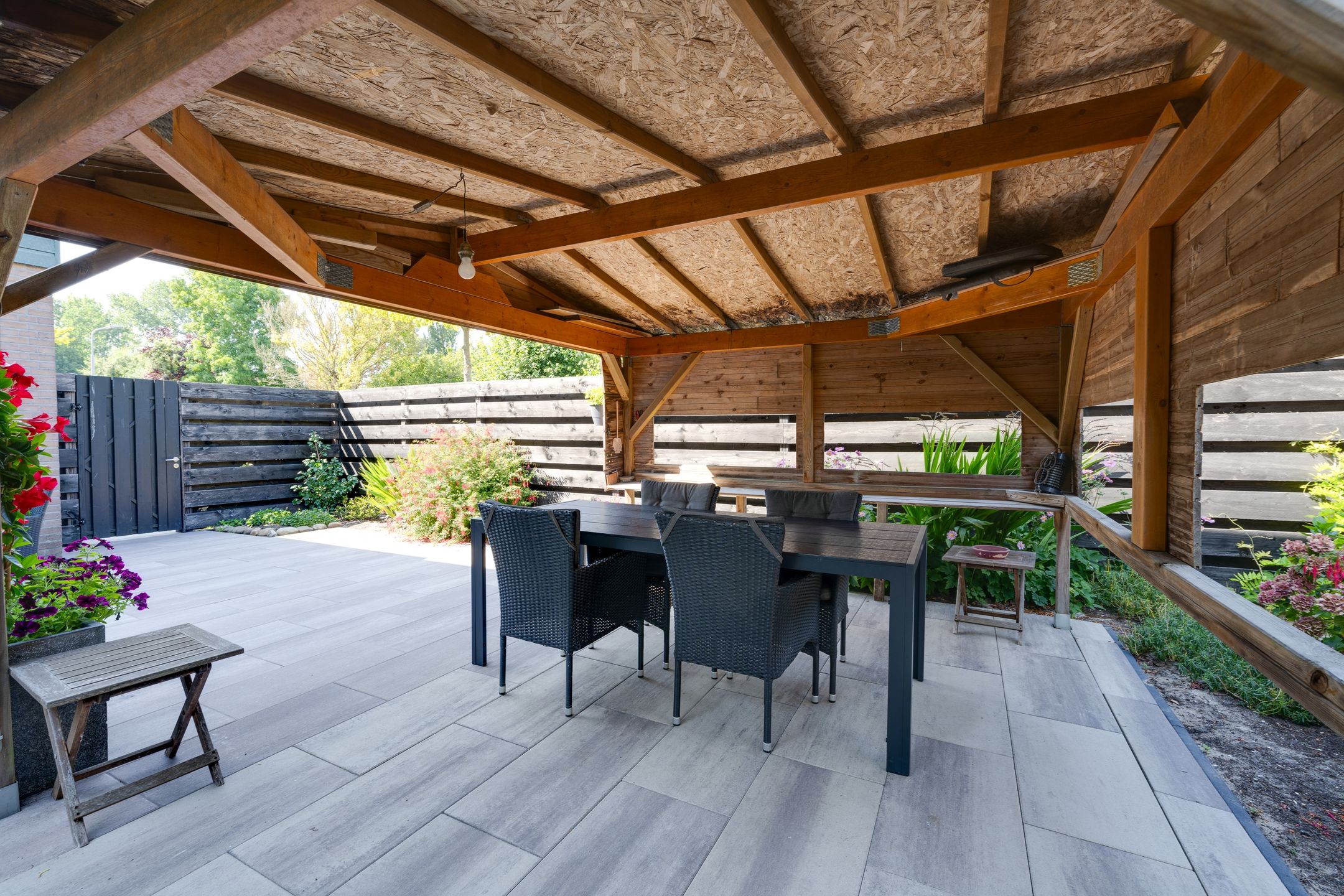 Spacious Corner Family Home in Green Zaandam Neighborhood — 32