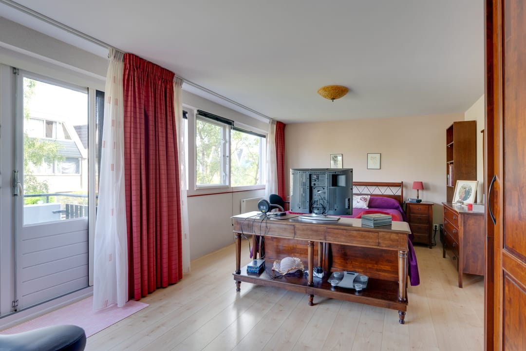 Spacious Corner Family Home in Green Zaandam Neighborhood — 36