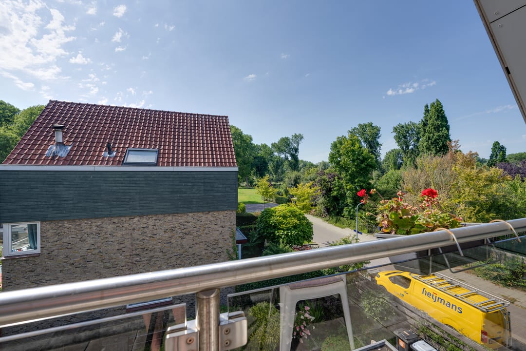 Spacious Corner Family Home in Green Zaandam Neighborhood — 57
