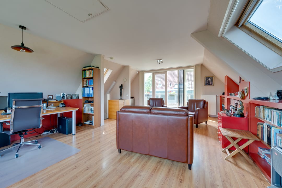 Spacious Corner Family Home in Green Zaandam Neighborhood — 52
