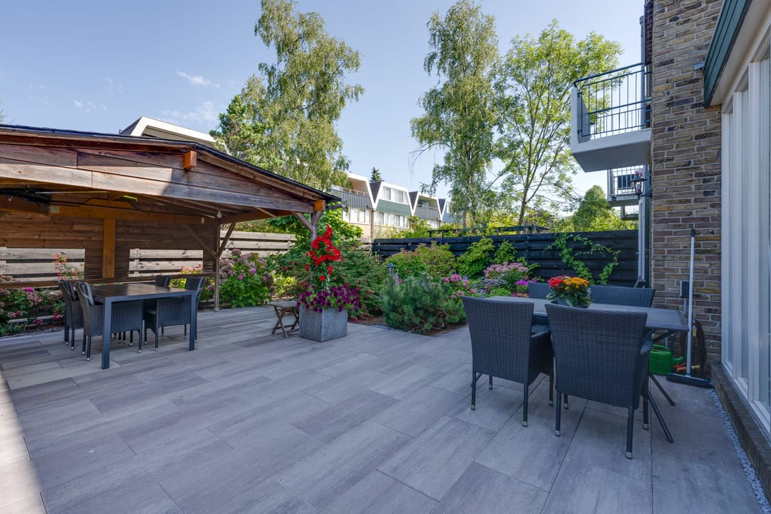 Spacious Corner Family Home in Green Zaandam Neighborhood — 27