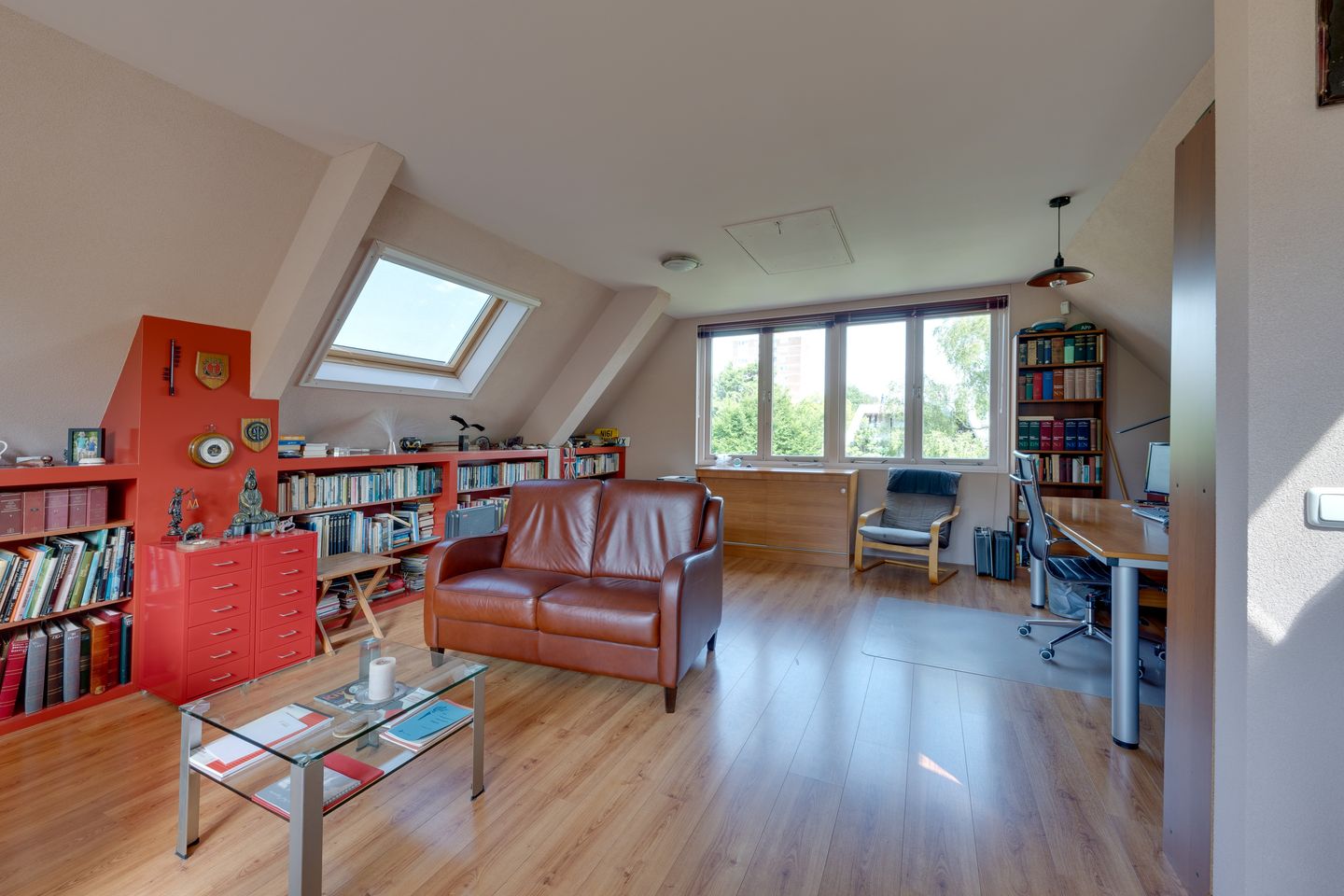 Spacious Corner Family Home in Green Zaandam Neighborhood — 48