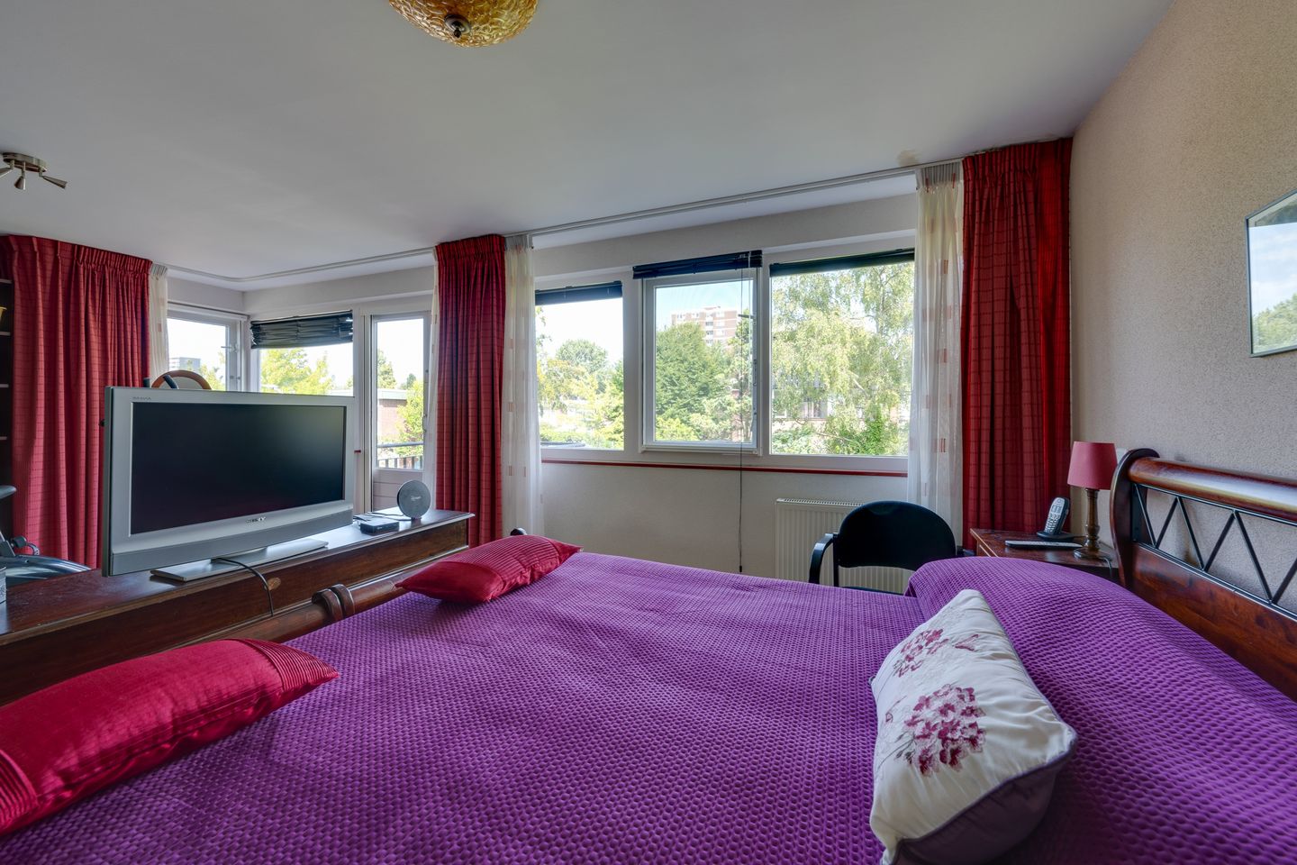 Spacious Corner Family Home in Green Zaandam Neighborhood — 39