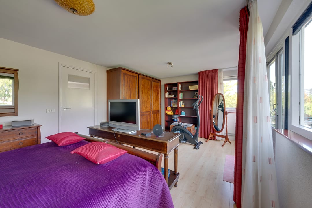 Spacious Corner Family Home in Green Zaandam Neighborhood — 40