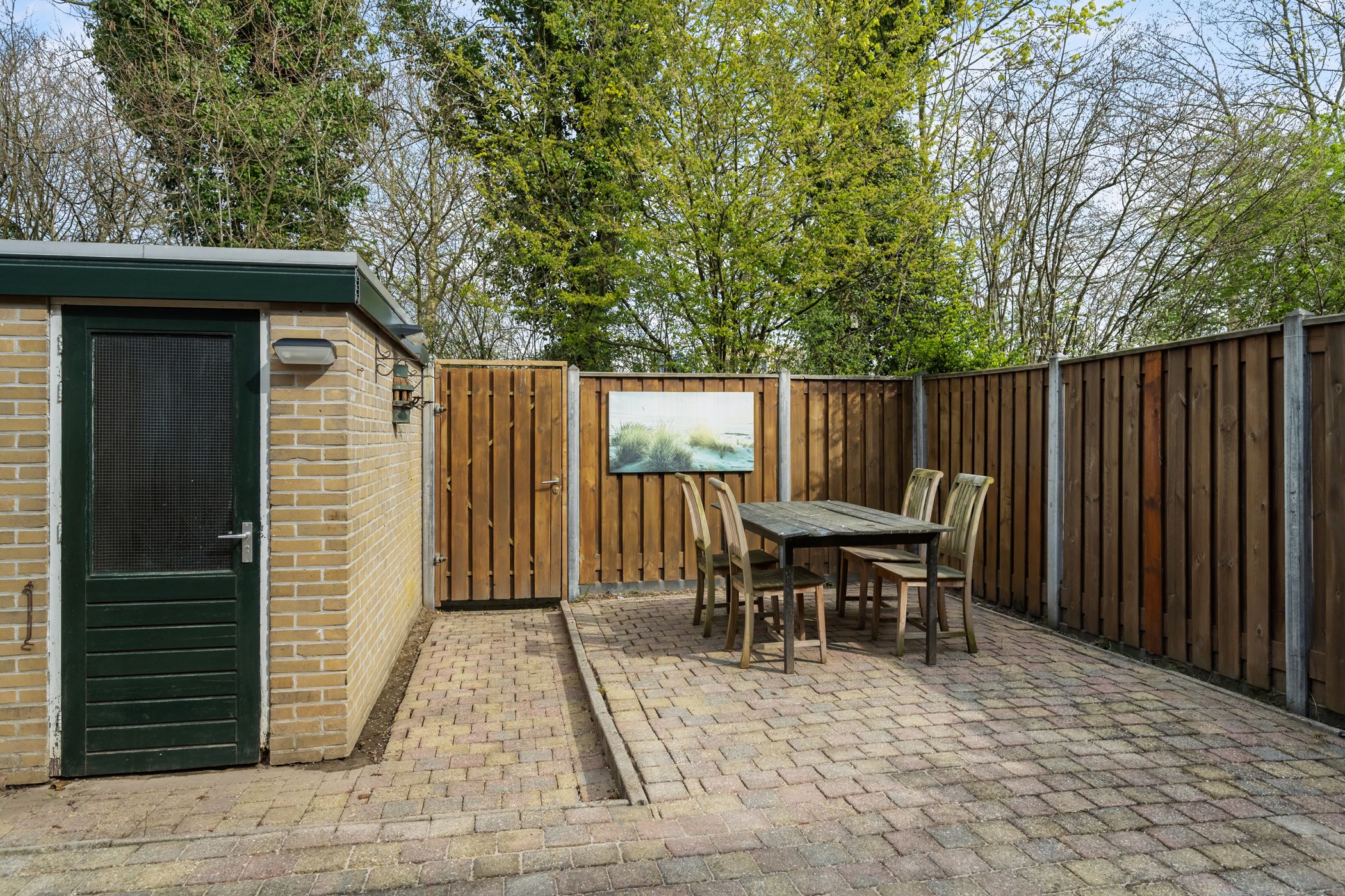 Spacious Family Home with Four Bedrooms and Garden in Hoogvliet Zuid — 12