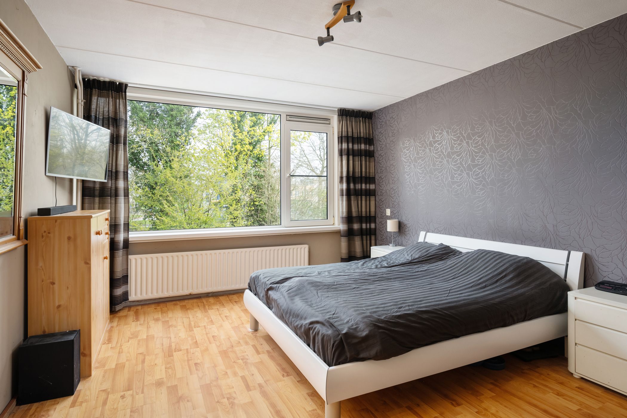 Spacious Family Home with Four Bedrooms and Garden in Hoogvliet Zuid — 18