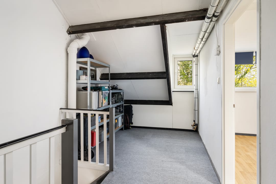 Spacious Family Home with Four Bedrooms and Garden in Hoogvliet Zuid — 23