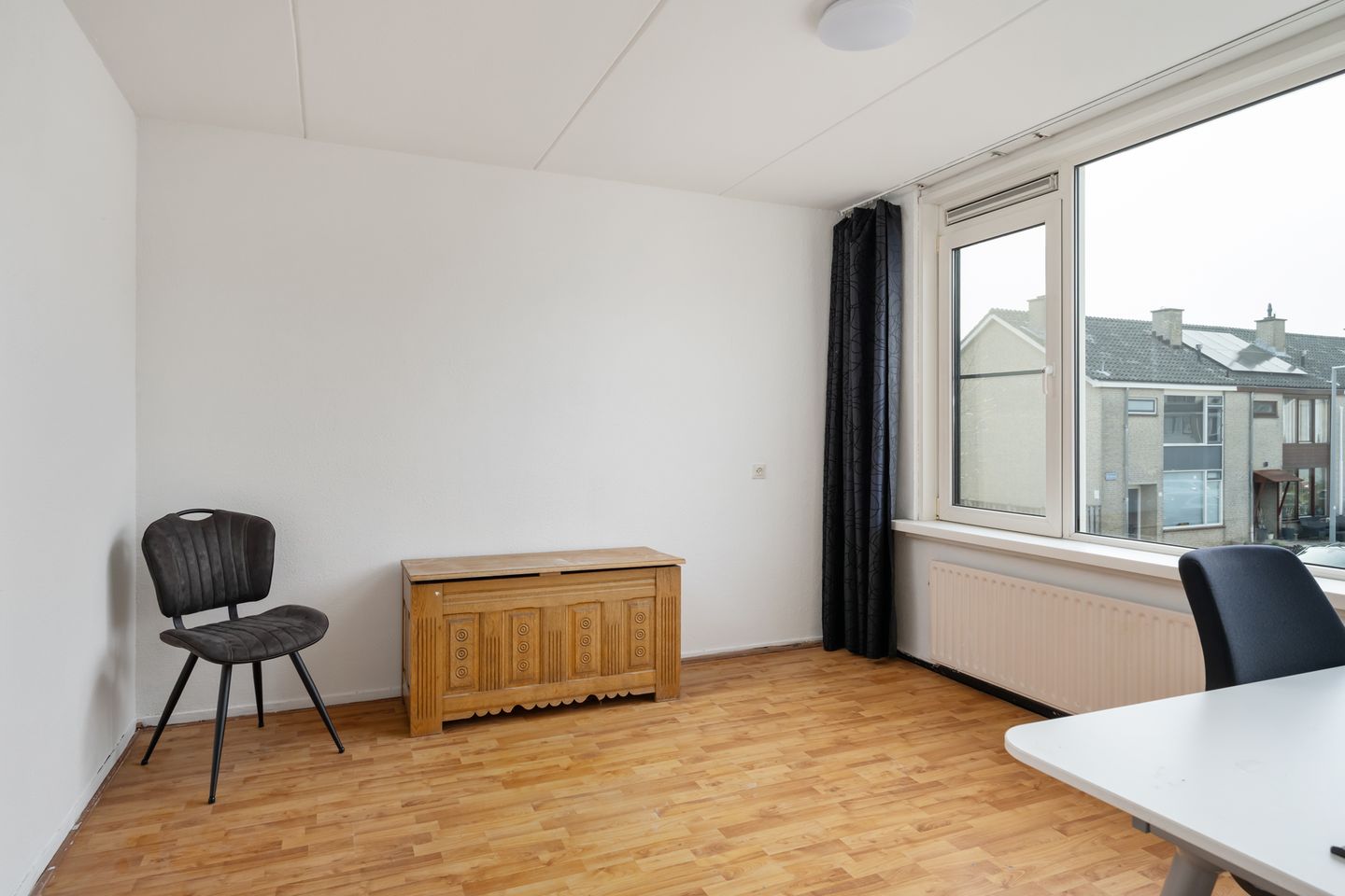 Spacious Family Home with Four Bedrooms and Garden in Hoogvliet Zuid — 20