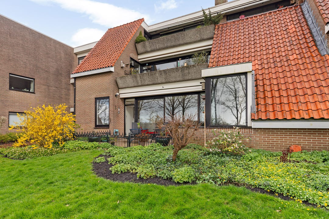 Modern ground floor apartment with terrace and scenic view in Delden — 8