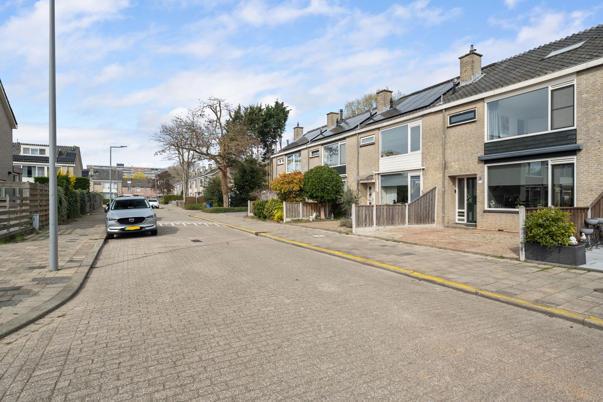 Spacious Family Home with Four Bedrooms and Garden in Hoogvliet Zuid — 27