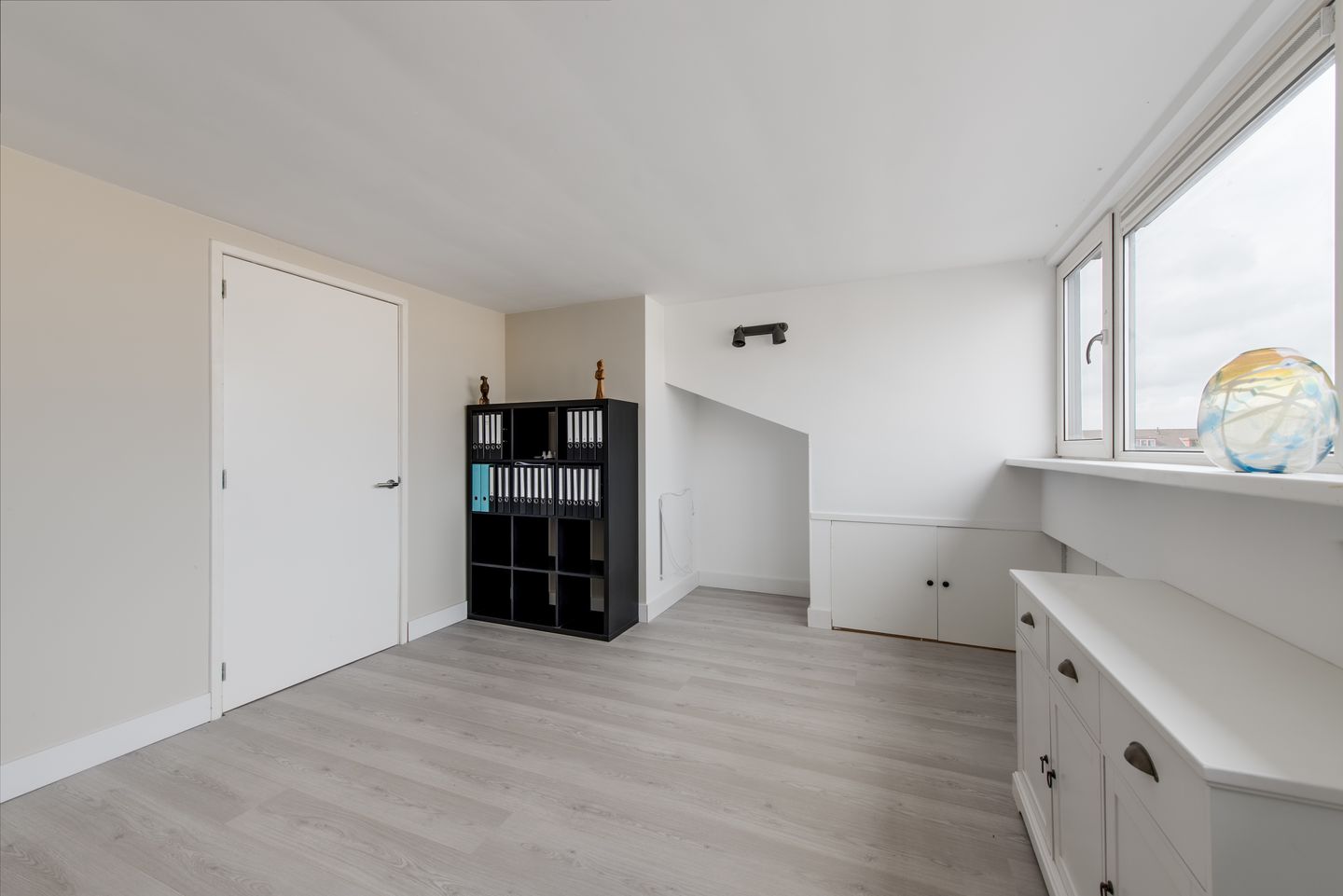 Modernized Family Home with 5 Bedrooms in Child-Friendly Floriande — 25