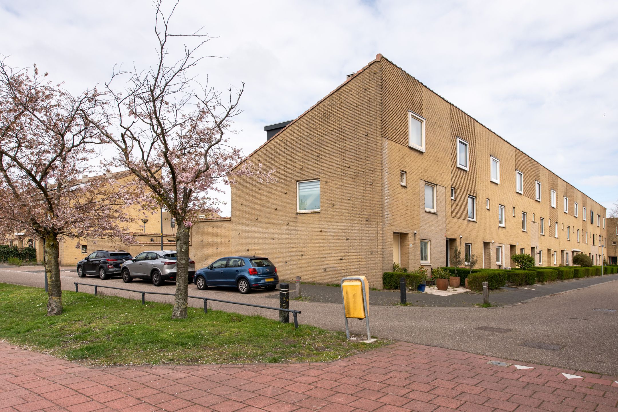 Modernized Family Home with 5 Bedrooms in Child-Friendly Floriande — 27