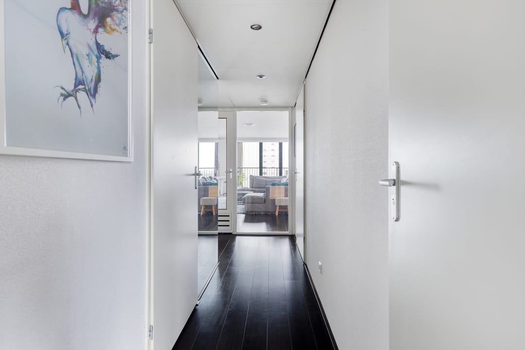 Spacious Apartment with Weerwater View and Private Parking — 17