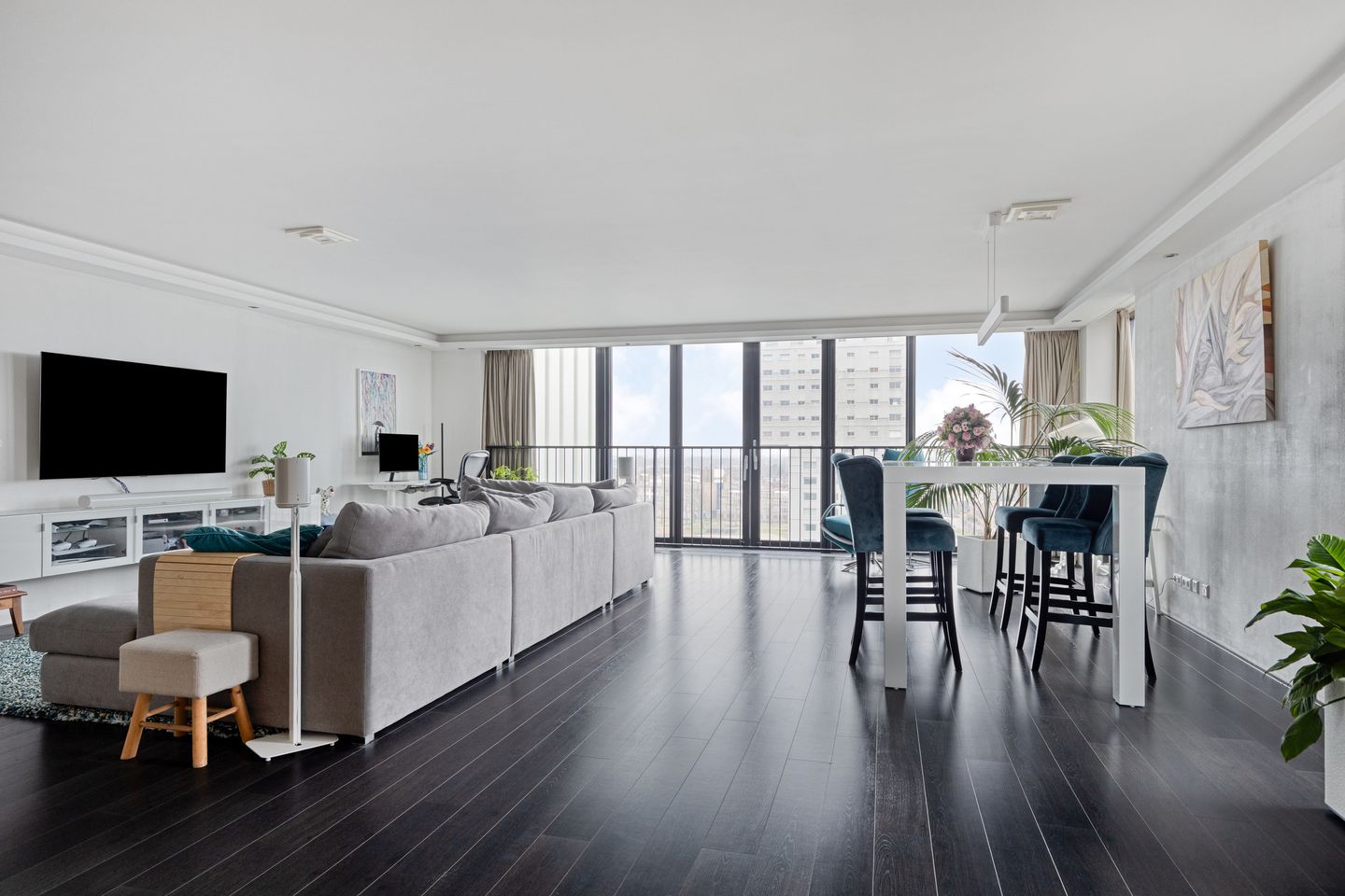 Spacious Apartment with Weerwater View and Private Parking — 19