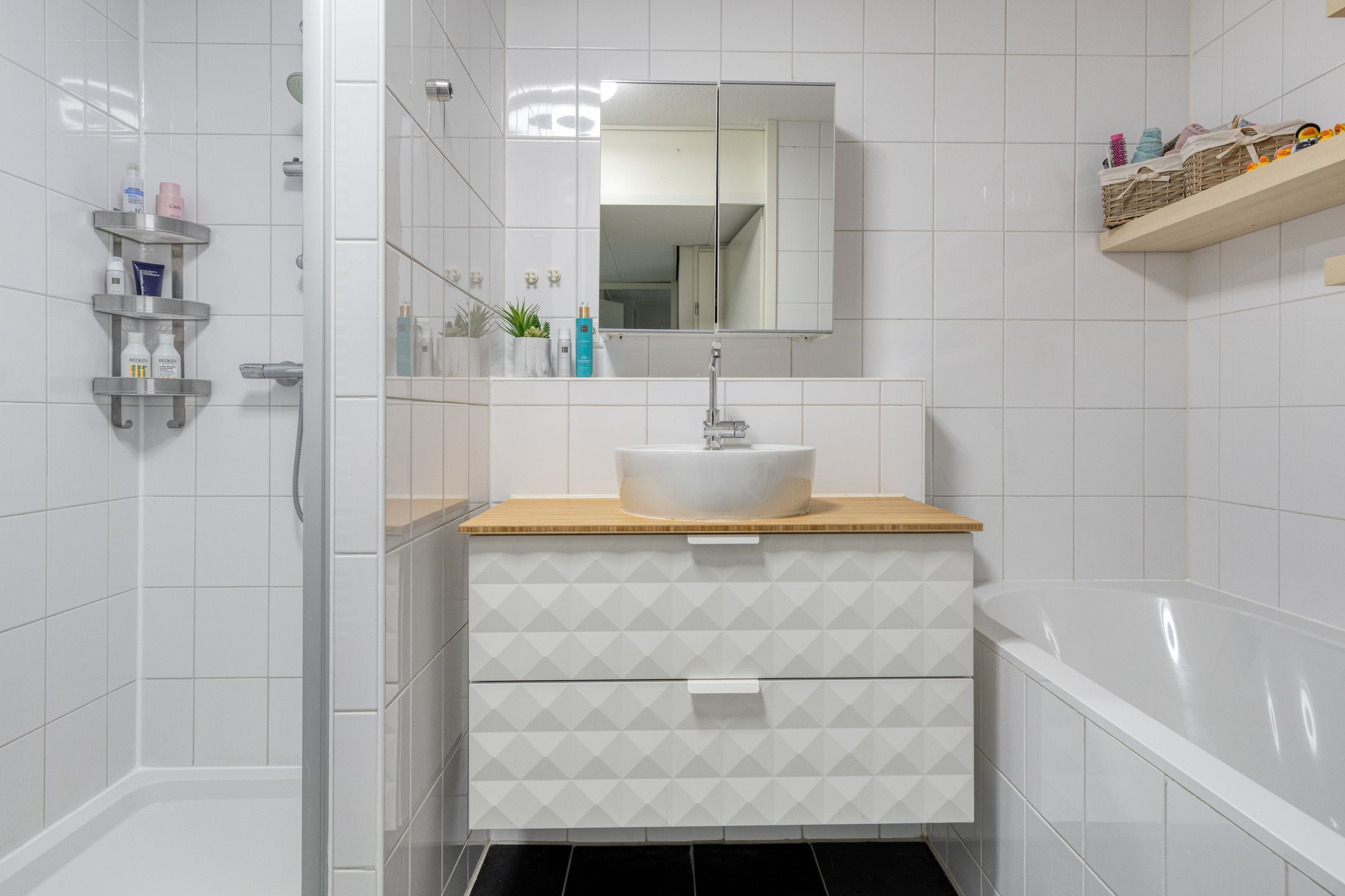 Spacious Apartment with Weerwater View and Private Parking — 15