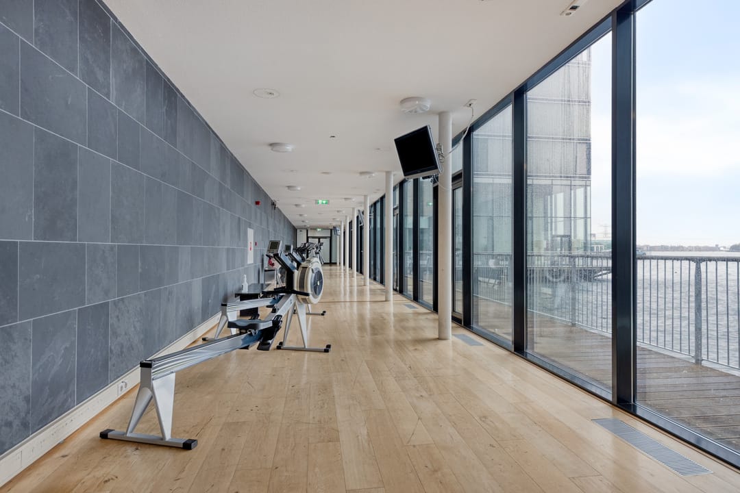 Spacious Apartment with Weerwater View and Private Parking — 22