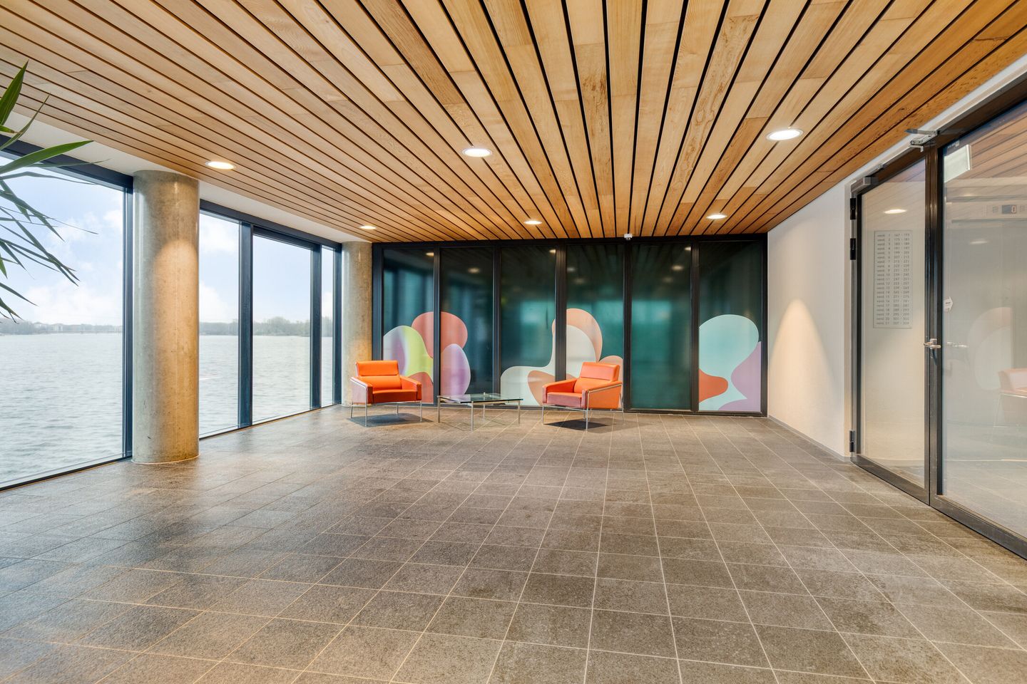 Spacious Apartment with Weerwater View and Private Parking — 20