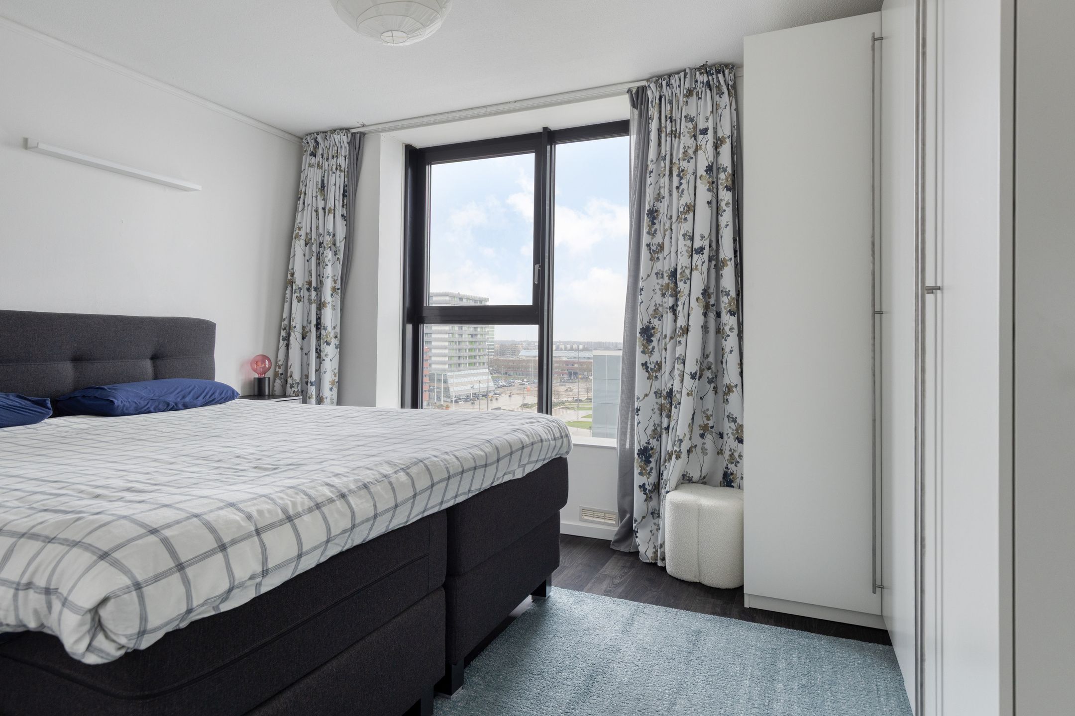 Spacious Apartment with Weerwater View and Private Parking — 12