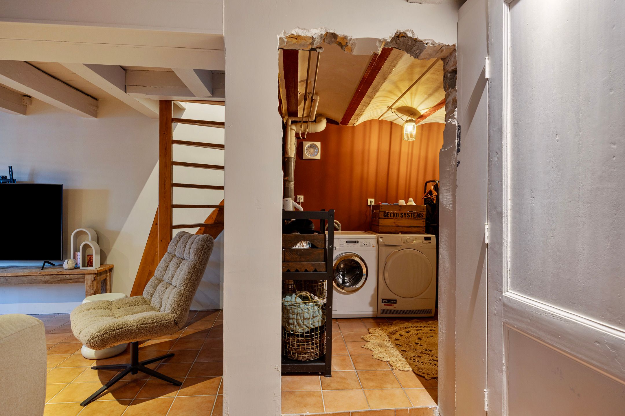 Fully Renovated Dike House with Three Living Levels in Rotterdam-IJsselmonde — 24
