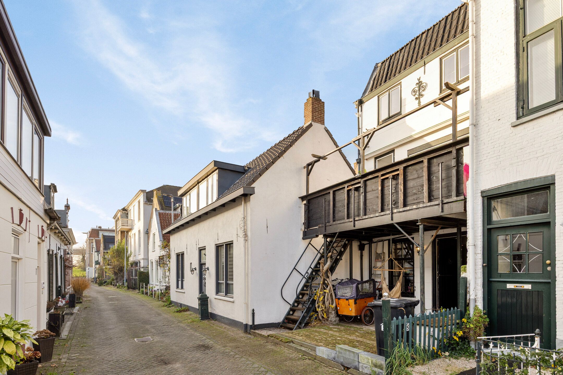 Fully Renovated Dike House with Three Living Levels in Rotterdam-IJsselmonde — 42