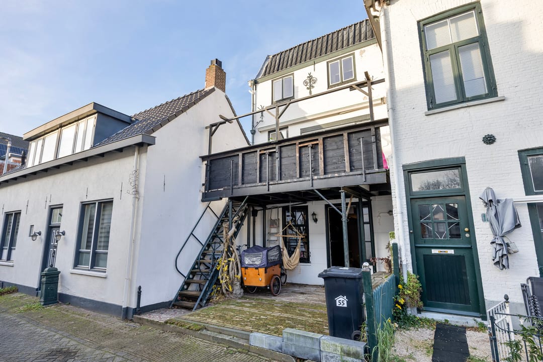 Fully Renovated Dike House with Three Living Levels in Rotterdam-IJsselmonde — 43