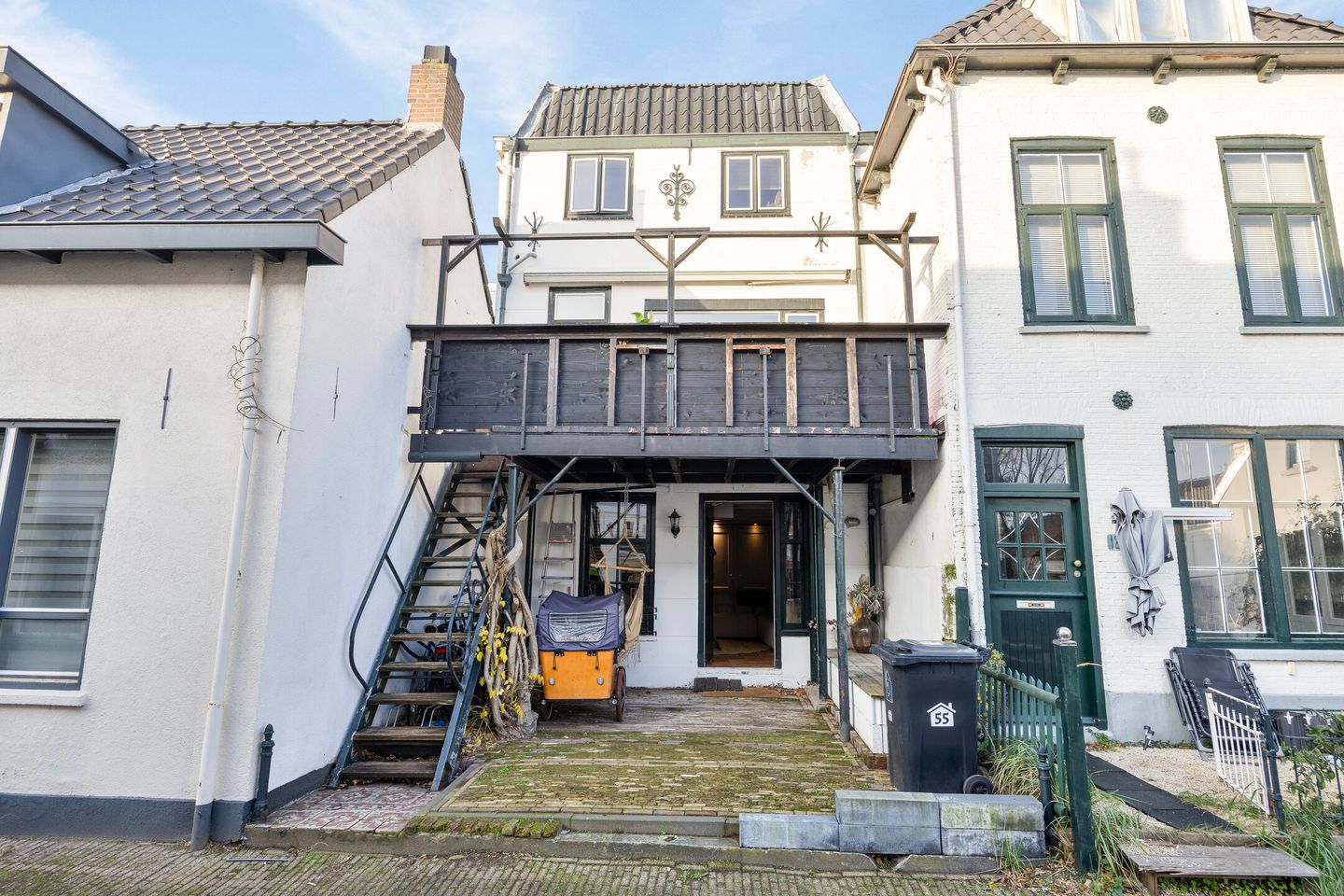 Fully Renovated Dike House with Three Living Levels in Rotterdam-IJsselmonde — 44