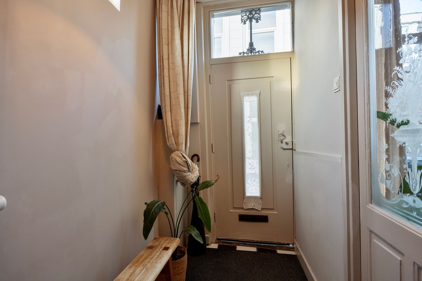 Fully Renovated Dike House with Three Living Levels in Rotterdam-IJsselmonde — 20