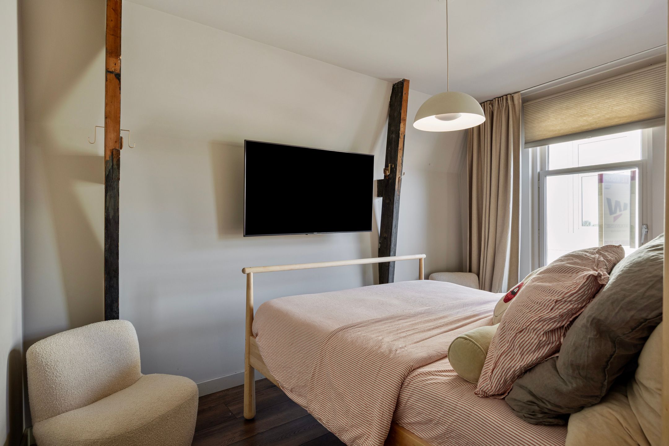 Fully Renovated Dike House with Three Living Levels in Rotterdam-IJsselmonde — 33