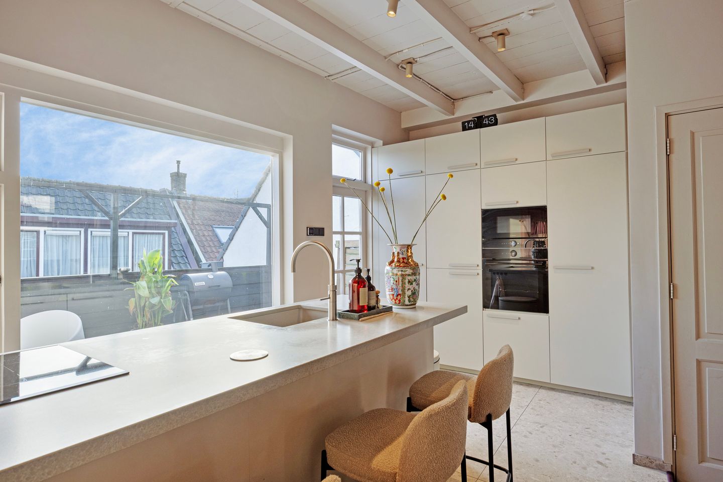 Fully Renovated Dike House with Three Living Levels in Rotterdam-IJsselmonde — 14