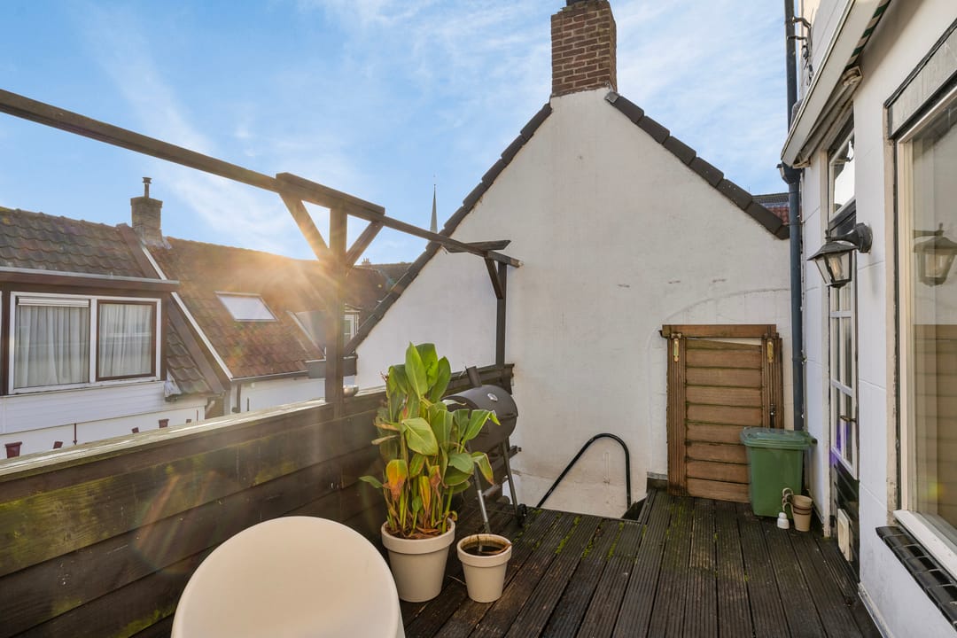 Fully Renovated Dike House with Three Living Levels in Rotterdam-IJsselmonde — 47