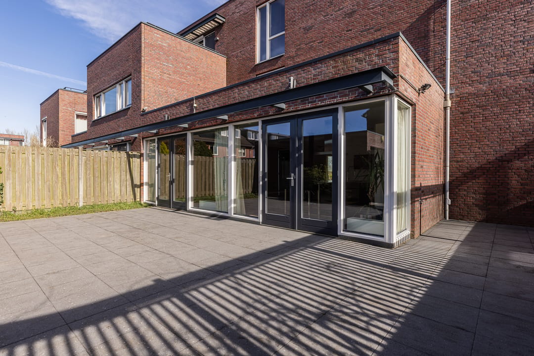 Spacious semi-detached family home with rooftop terrace in green Arnhem neighborhood — 23