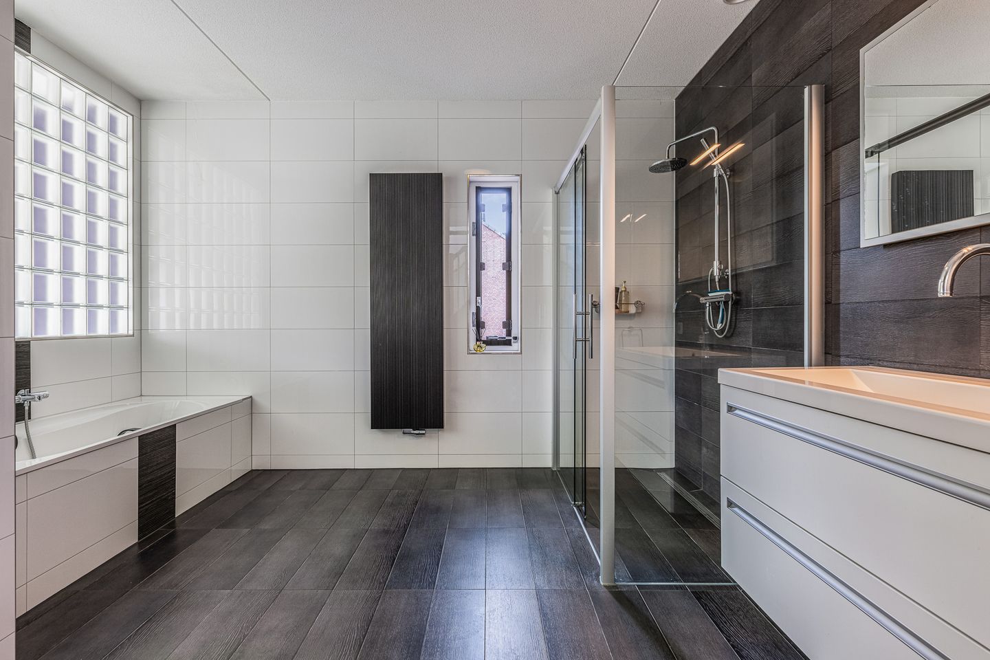 Spacious semi-detached family home with rooftop terrace in green Arnhem neighborhood — 25