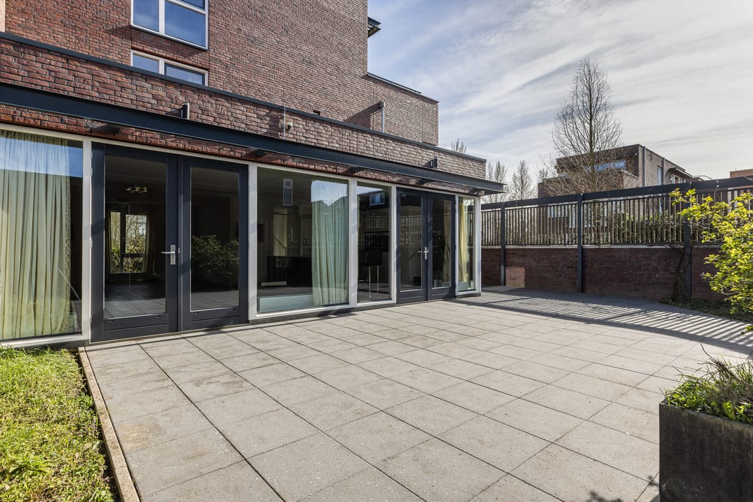 Spacious semi-detached family home with rooftop terrace in green Arnhem neighborhood — 22