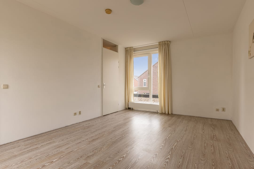 Spacious semi-detached family home with rooftop terrace in green Arnhem neighborhood — 31