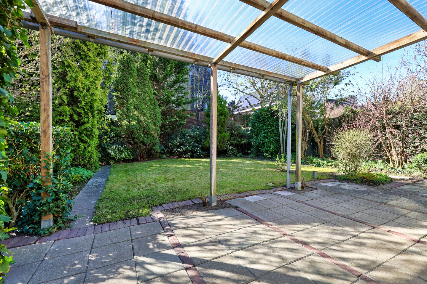 Ideal Family Home with Sunroom, Garage and South-Facing Garden — 20