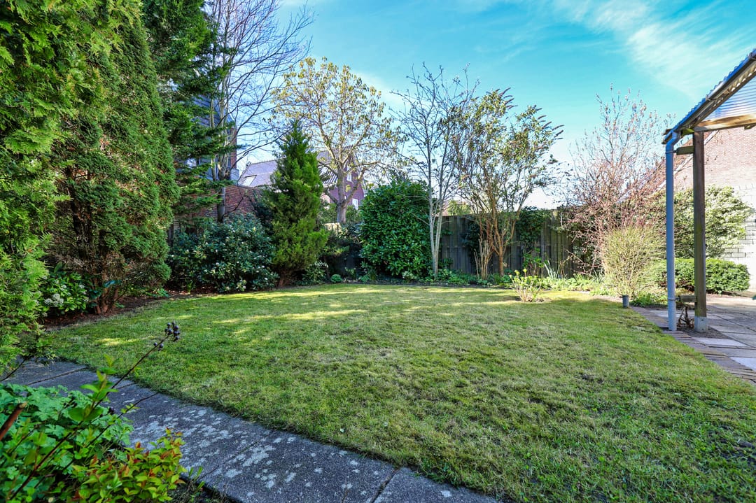 Ideal Family Home with Sunroom, Garage and South-Facing Garden — 17
