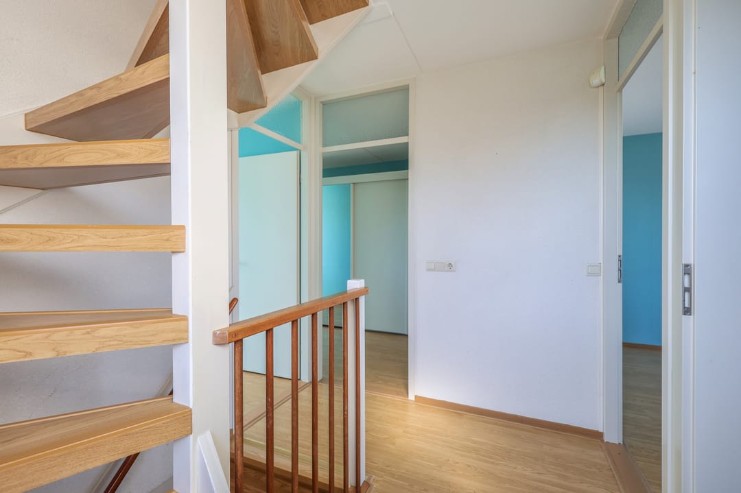 Ideal Family Home with Sunroom, Garage and South-Facing Garden — 26