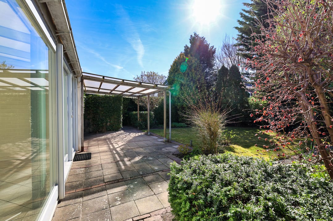 Ideal Family Home with Sunroom, Garage and South-Facing Garden — 22