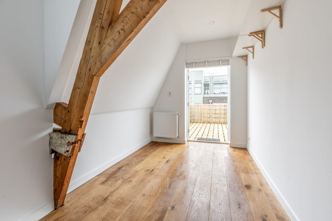 Stylish and Bright Apartment with Iconic Church View in Historic Haarlem Center — 22
