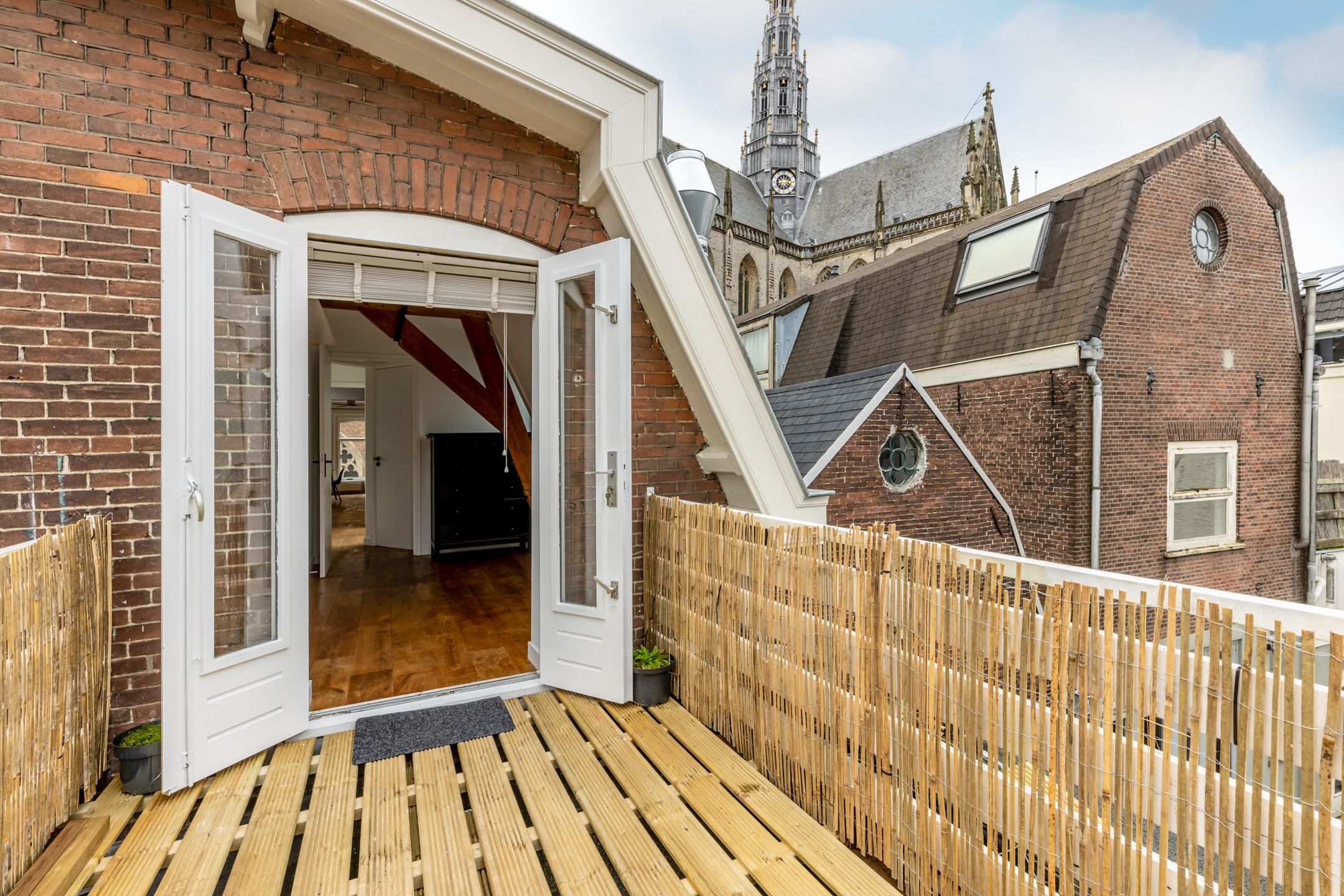 Stylish and Bright Apartment with Iconic Church View in Historic Haarlem Center — 24