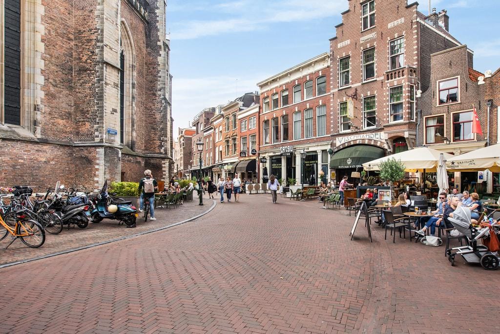 Stylish and Bright Apartment with Iconic Church View in Historic Haarlem Center — 28