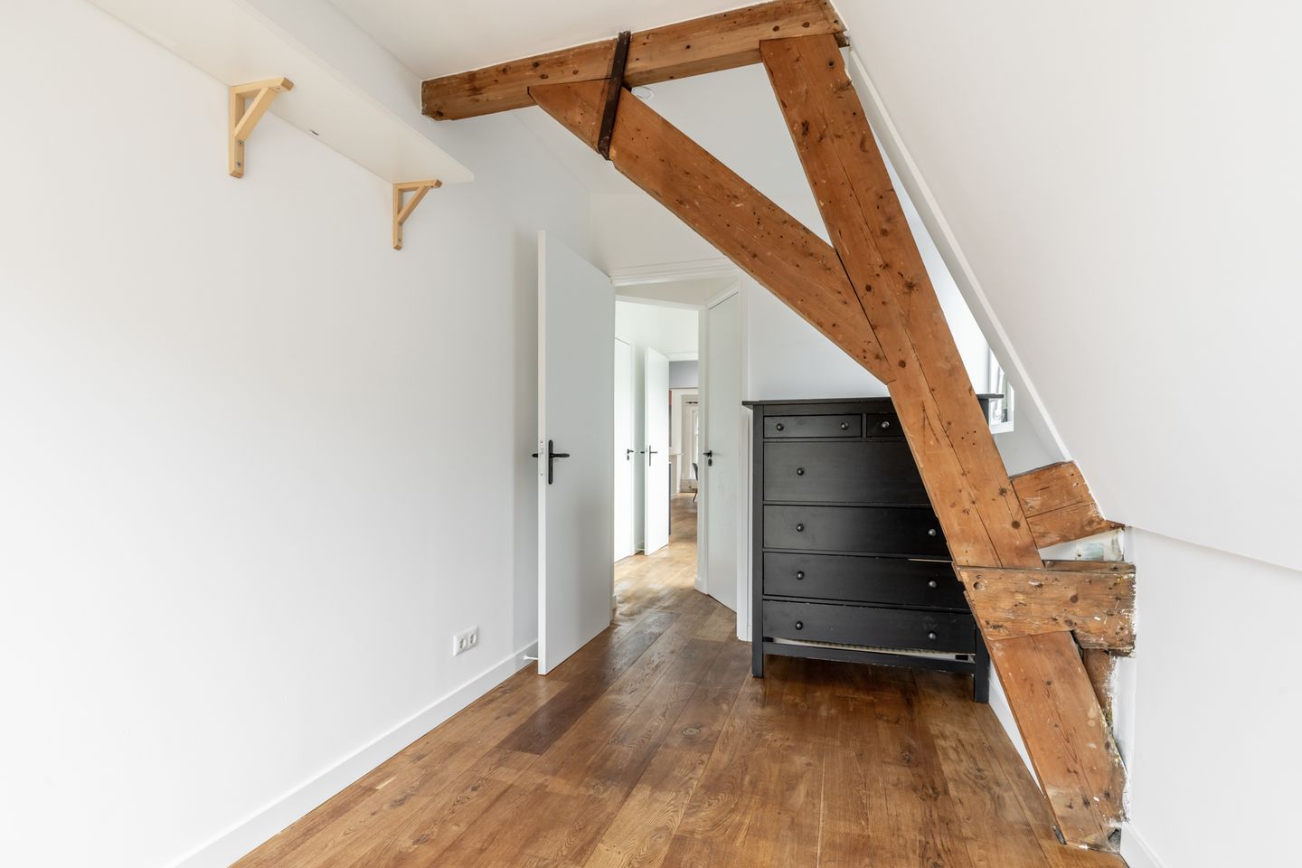 Stylish and Bright Apartment with Iconic Church View in Historic Haarlem Center — 25