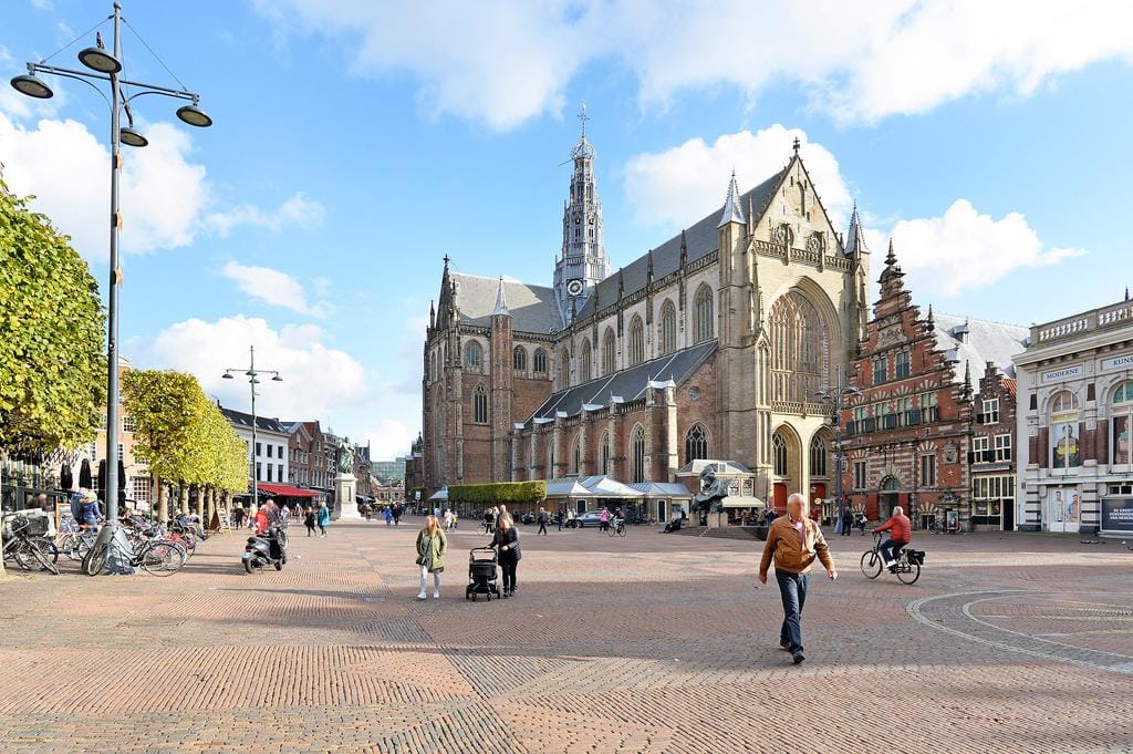 Stylish and Bright Apartment with Iconic Church View in Historic Haarlem Center — 32