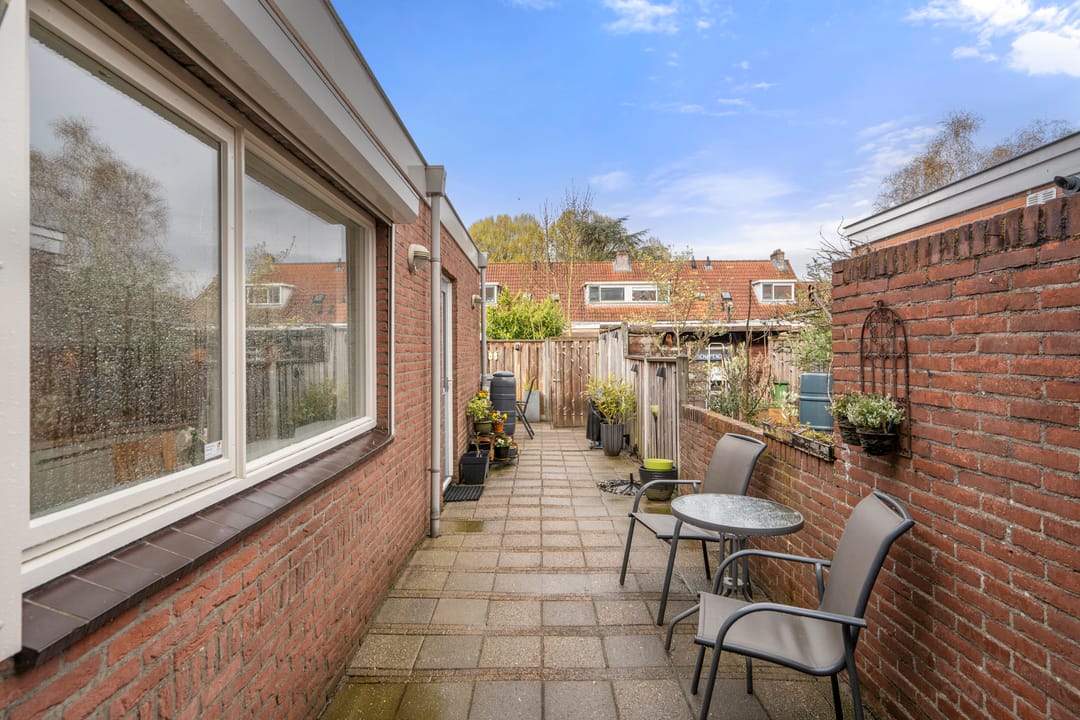 Terraced Home with Sunny Garden and Three Spacious Bedrooms — 28