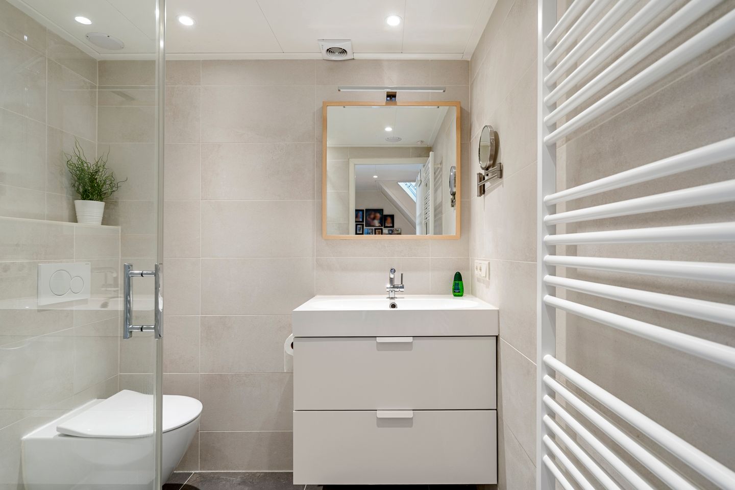 Terraced Home with Sunny Garden and Three Spacious Bedrooms — 19