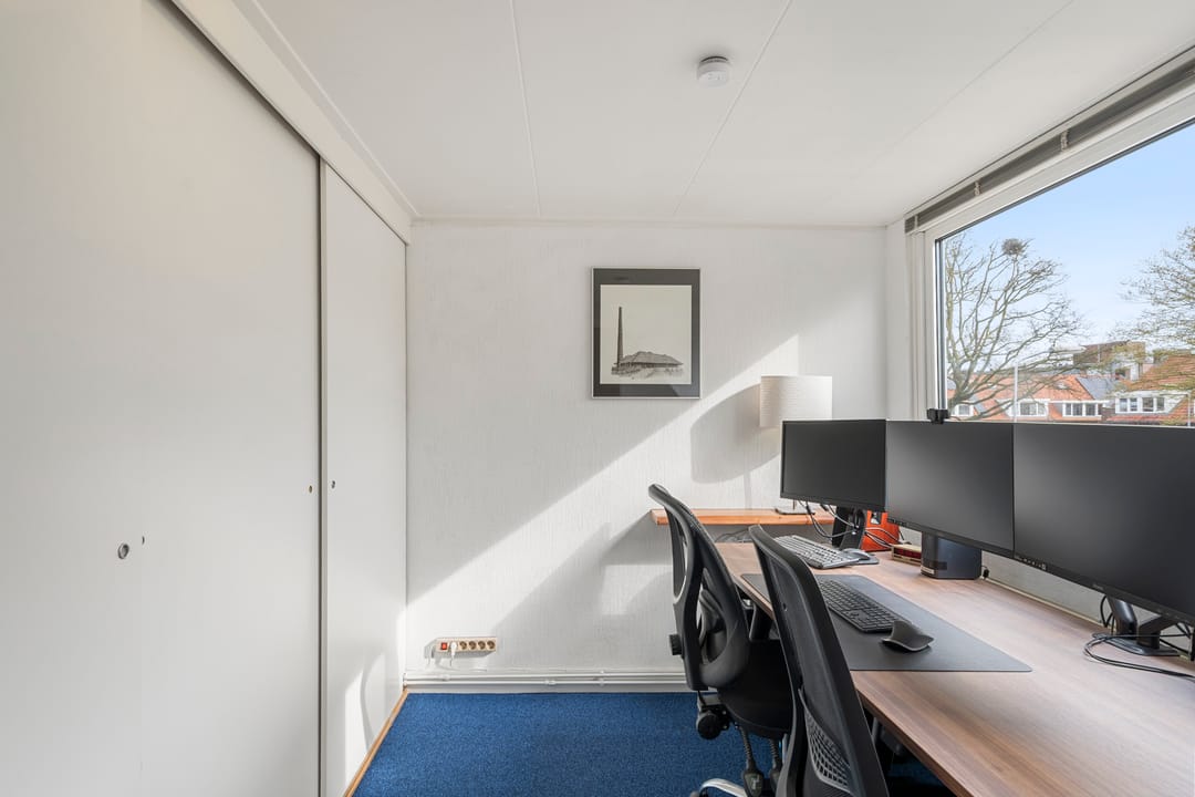 Terraced Home with Sunny Garden and Three Spacious Bedrooms — 23
